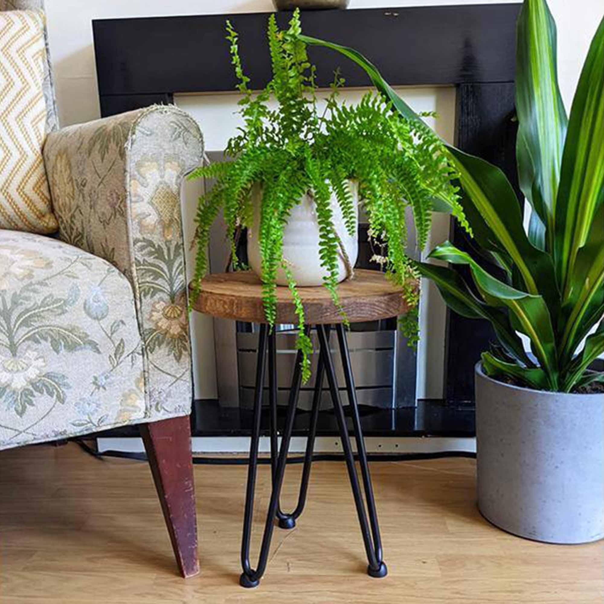 TONI: Solid Minimalist Round Stool